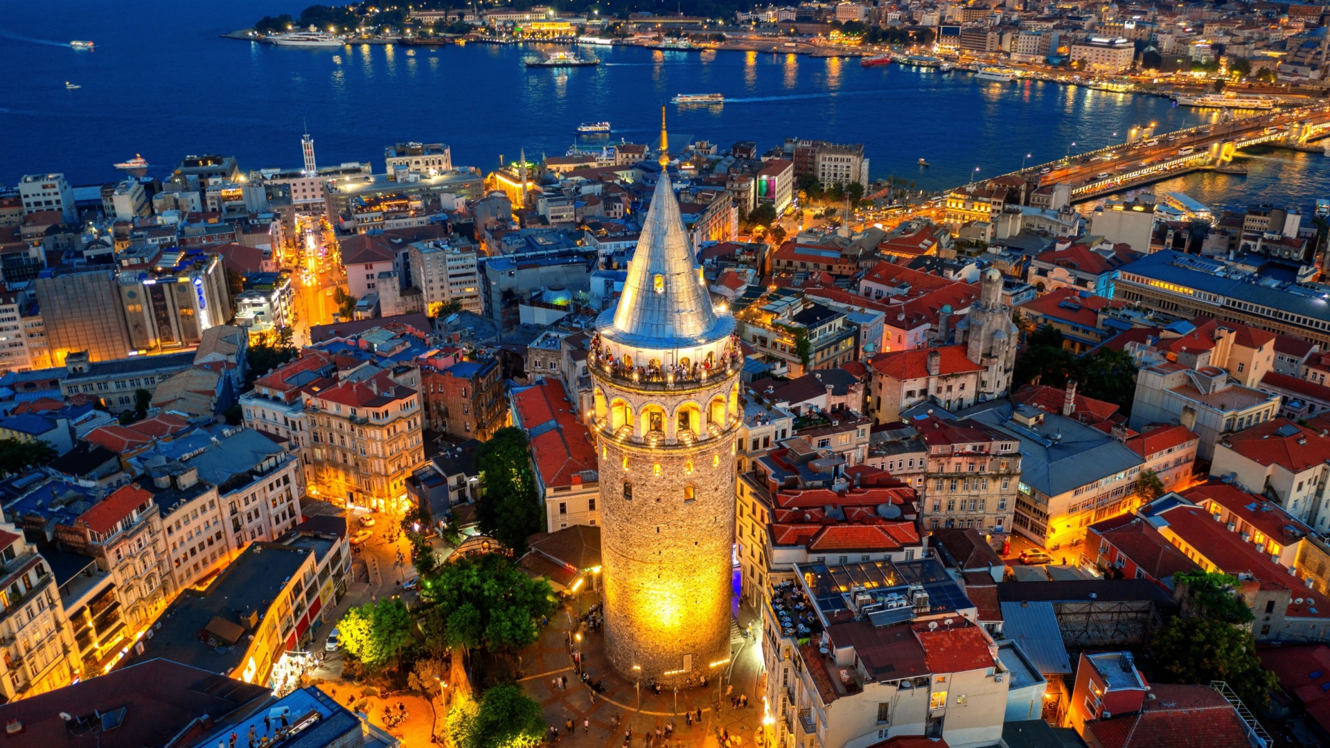 Horizonte de Estambul y el Bósforo